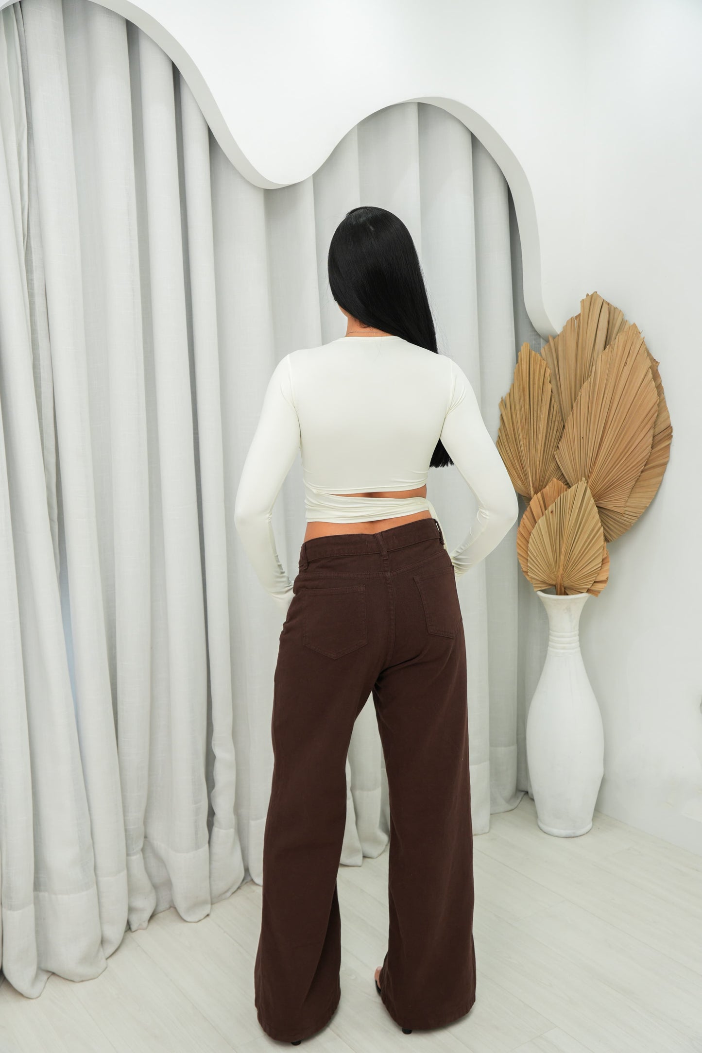 CROPPED LEONOR