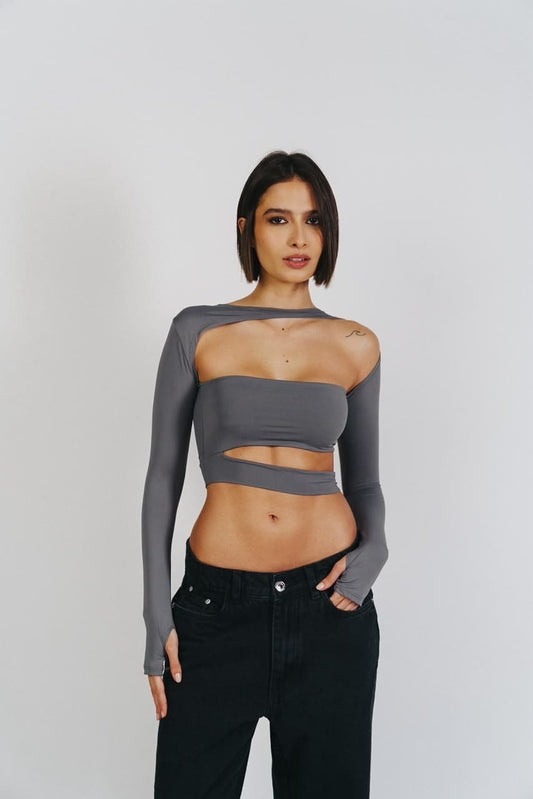 CROPPED CARLA